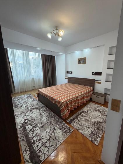 Apartament cu 3 camere decomandat în Tudor