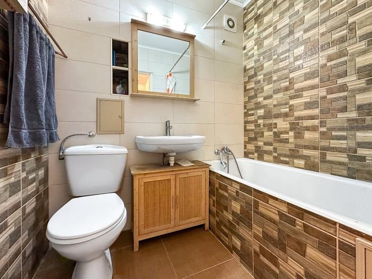 Apartament cu 3 camere decomandat în Drumul Taberei