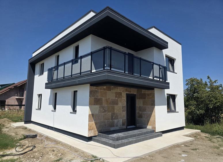 Casă cu 4 camere cu Teren 524 Mp în Copăceni