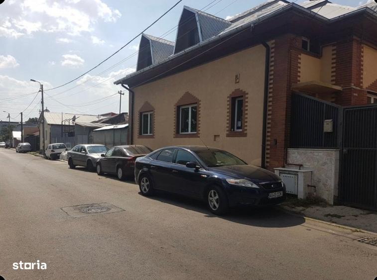 Casă cu 4 camere în Ferentari