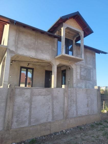 Casă cu 5 camere cu Teren 825 Mp în Muntenii de Sus