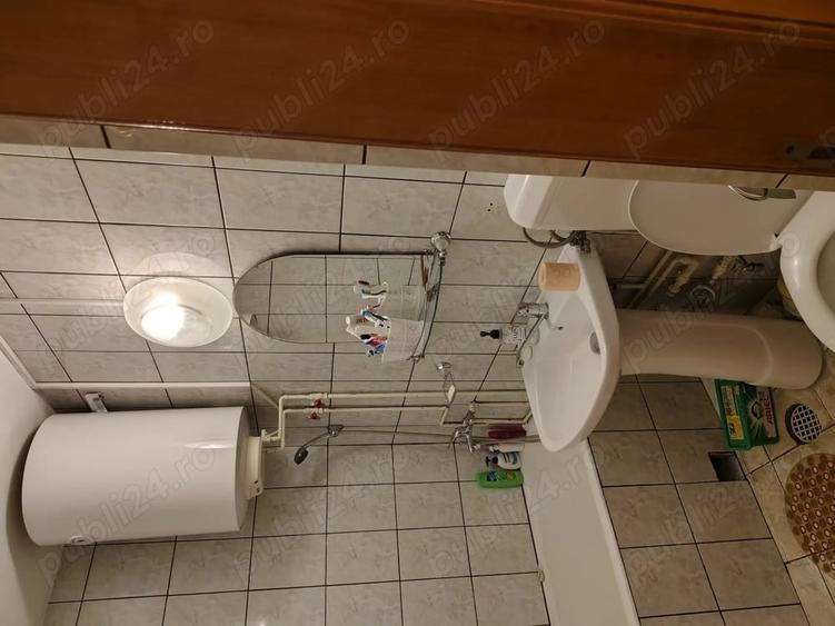 Apartament cu 3 camere semidecomandat în Central