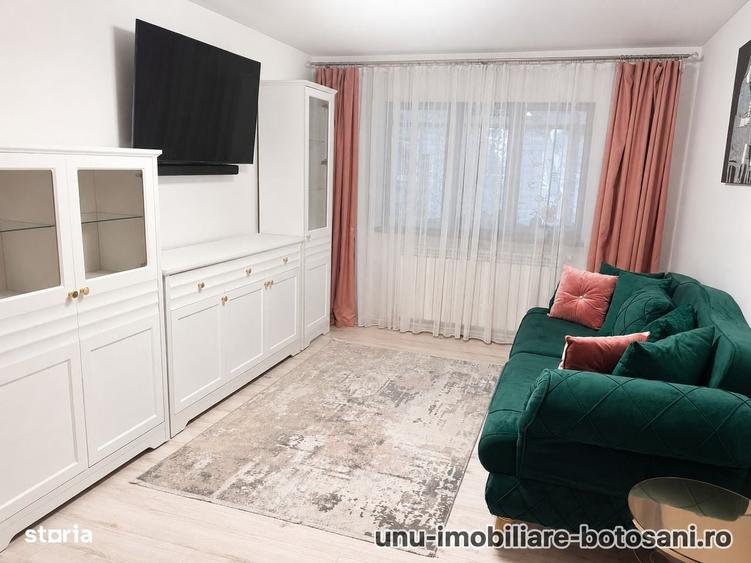 Apartament cu 3 camere decomandat în Central