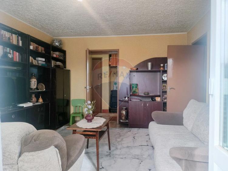 Apartament cu 3 camere decomandat în Central