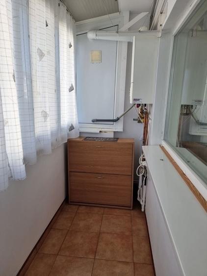 Apartament cu 3 camere semidecomandat, mobilat în Girocului