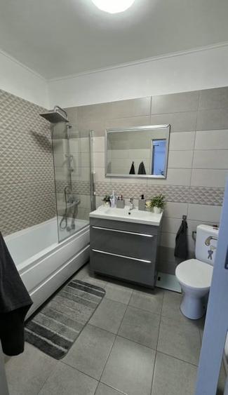 Apartament cu 3 camere decomandat în Florești