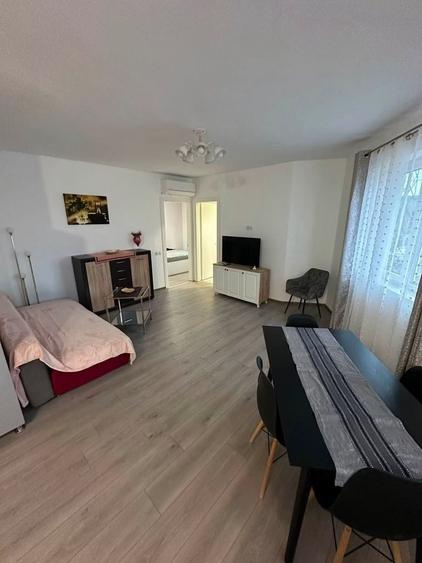 Apartament cu 3 camere decomandat în Florești