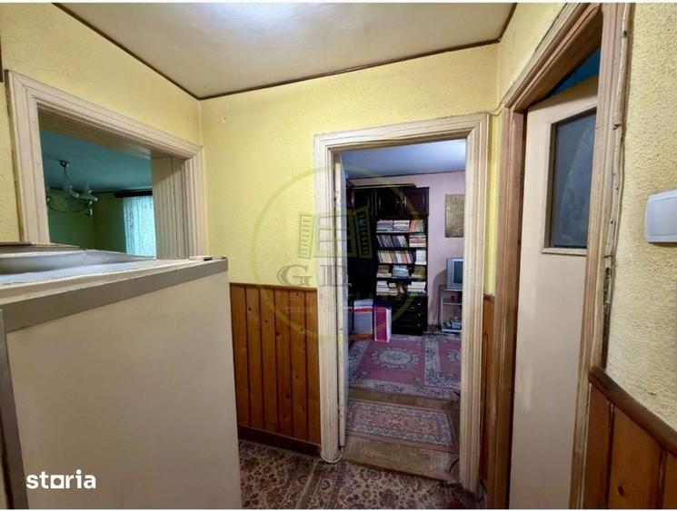 Apartament cu 3 camere decomandat în Calea București
