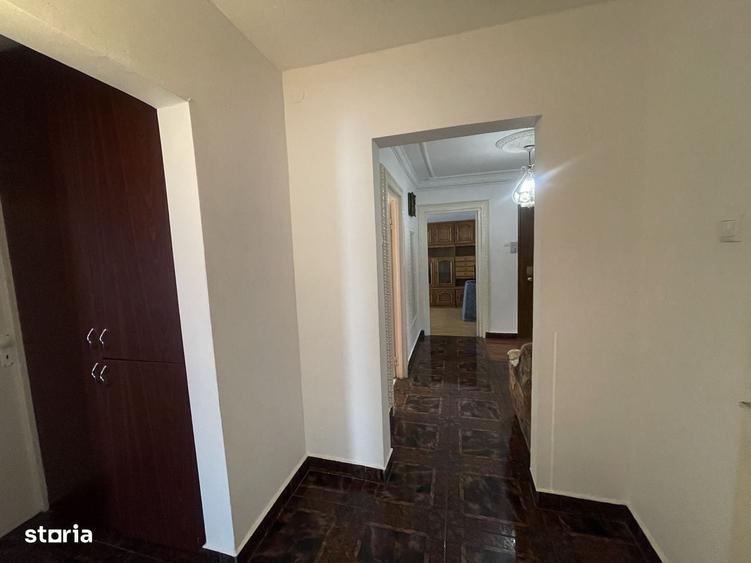 Apartament cu 3 camere decomandat în Vasile Aaron