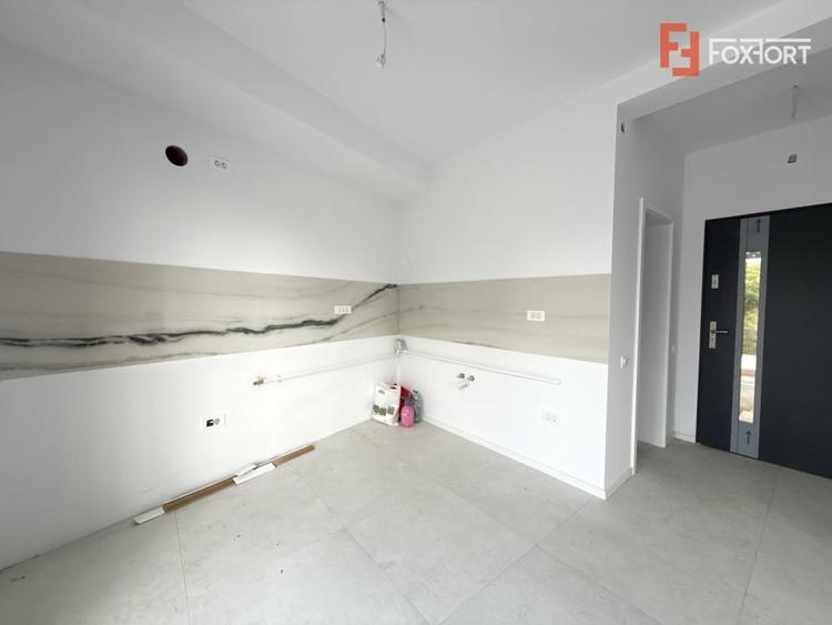 Casă individuală cu 4 camere cu Canalizare în Fratelia