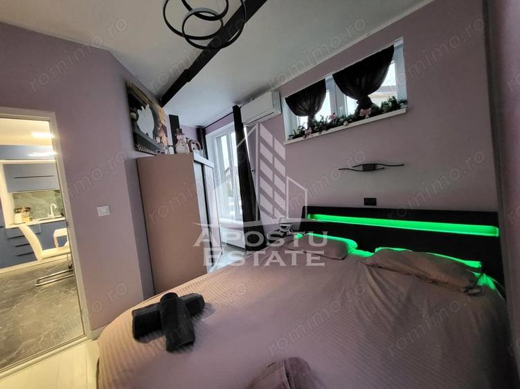 Apartament cu 3 camere semidecomandat în Zăvoi