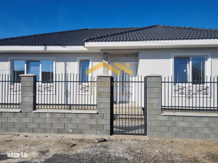 Casă cu 4 camere cu Teren 400 Mp în Sânmihaiu Român