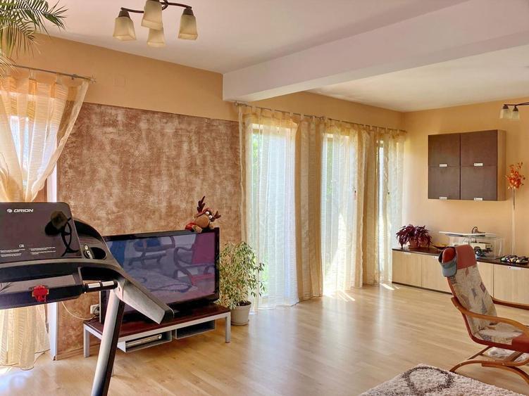 Casă individuală cu 5 camere cu Canalizare în Hărman