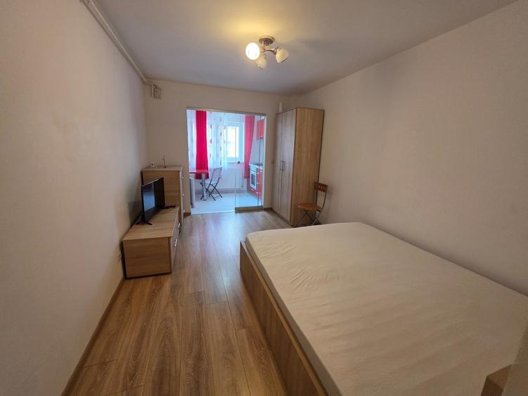 Garsonieră semidecomandată în Titan