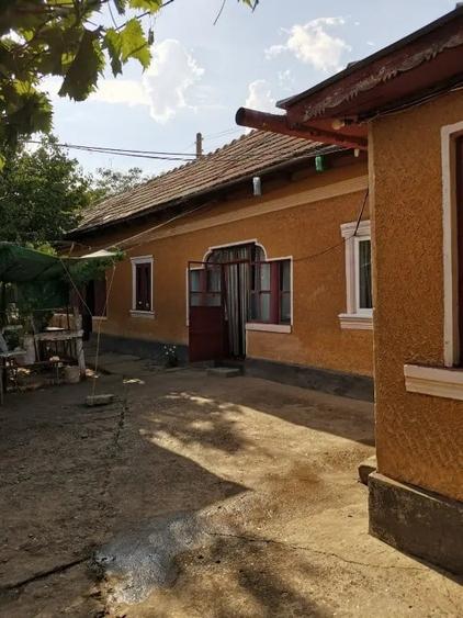 Casă cu 5 camere în Păuleasca