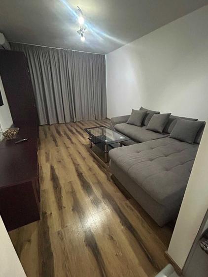 Apartament cu 3 camere semidecomandat în Nord