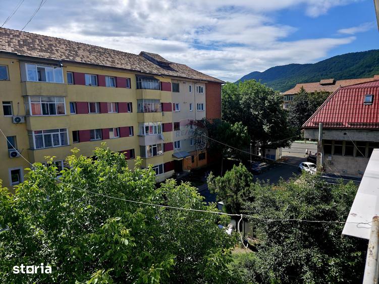 Apartament cu 2 camere decomandat în Precista