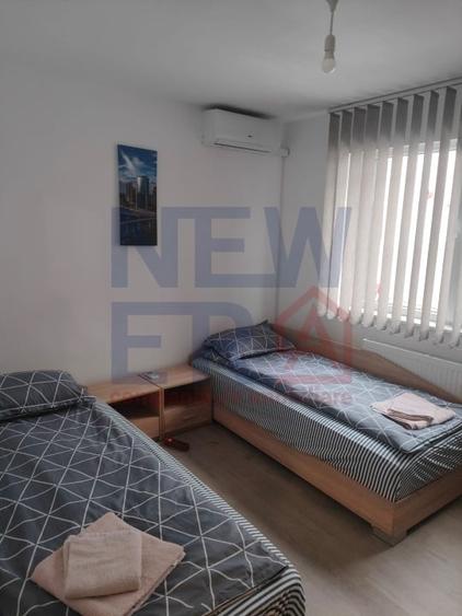 Casă individuală cu 43 camere cu Canalizare în Vest