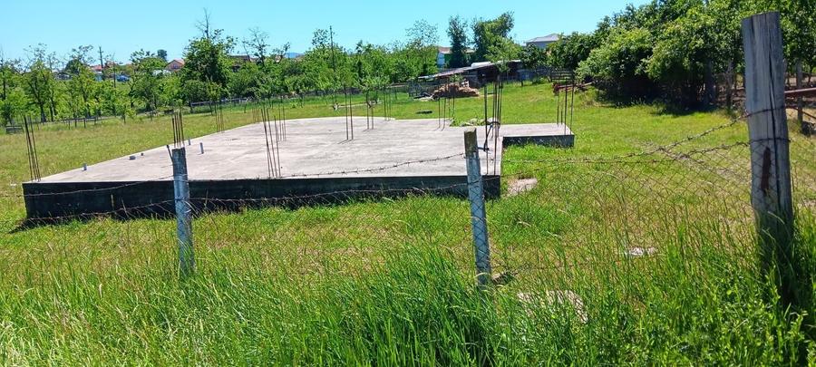 Teren de 1400 mp, în Darova