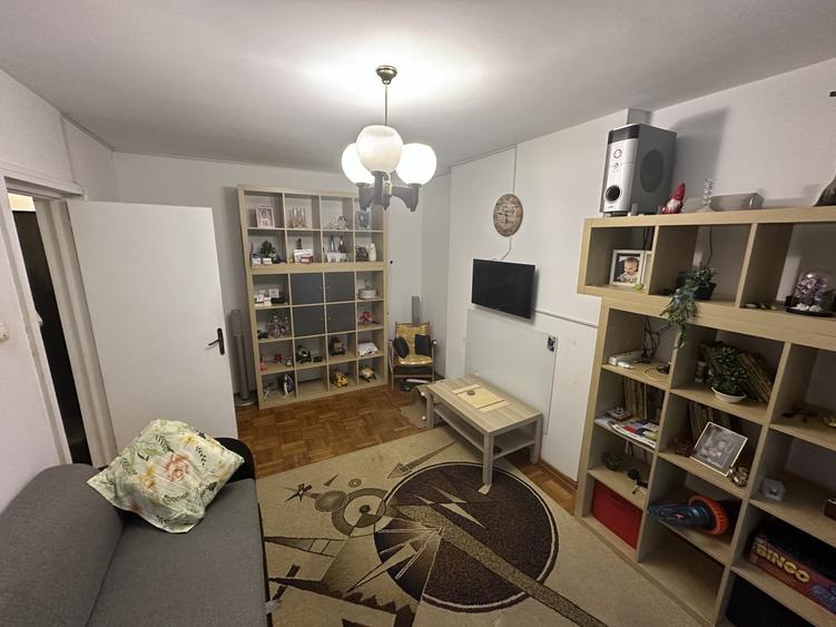 Apartament cu 3 camere decomandat, mobilat în Berceni