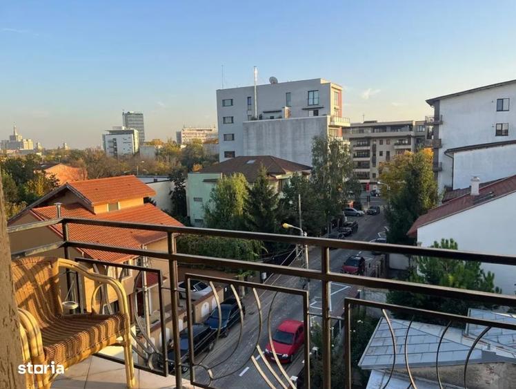 Apartament cu 3 camere decomandat în Jiului