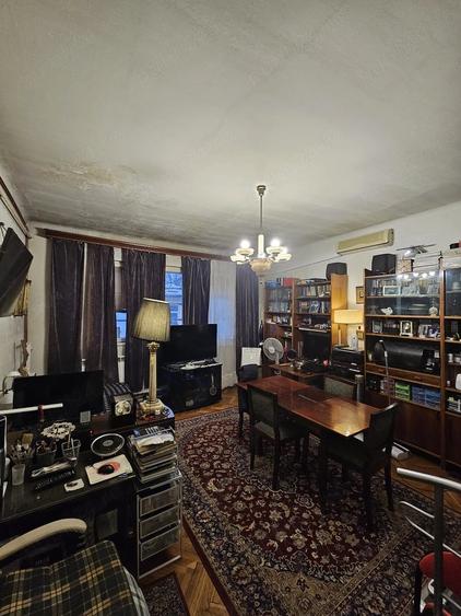 Apartament cu 4 camere semidecomandat în Central