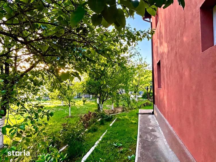 Casă cu 7 camere cu Teren 1150 Mp în Central