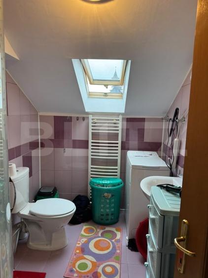 Apartament cu 4 camere semidecomandat, mobilat în Central