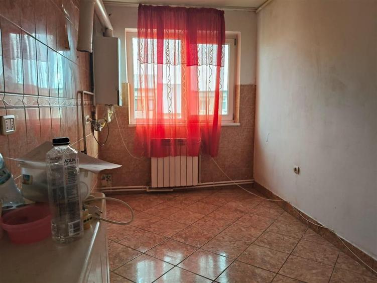 Apartament cu 4 camere semidecomandat în Hipodrom