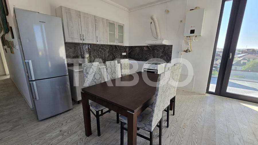 Apartament cu 3 camere decomandat, mobilat în Piața Cluj