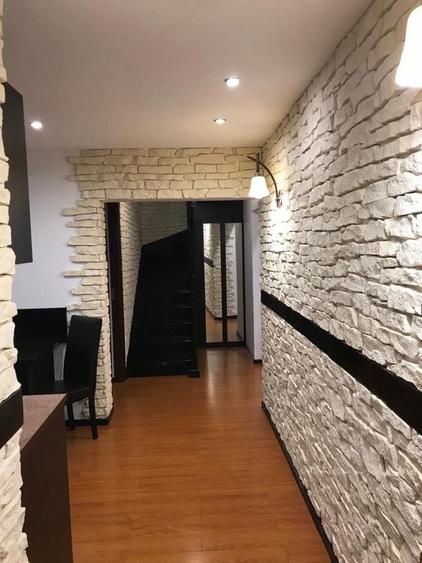 Apartament cu 3 camere decomandat în Răcădău