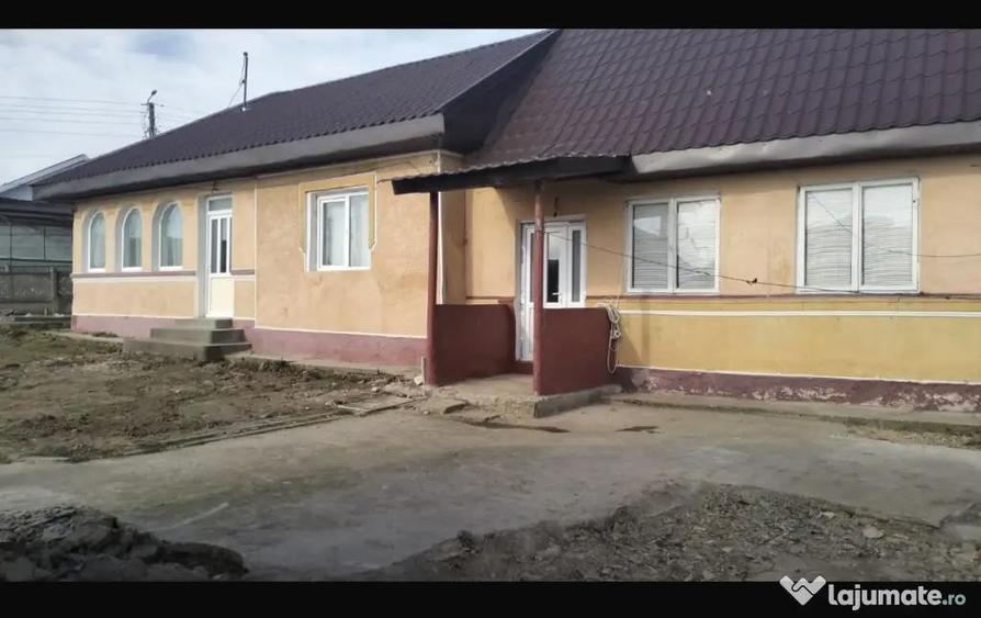 Casă cu 7 camere în Borcea