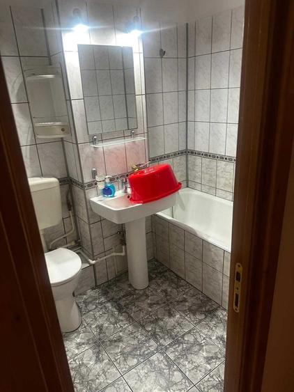 Apartament cu 3 camere decomandat în Sârbi