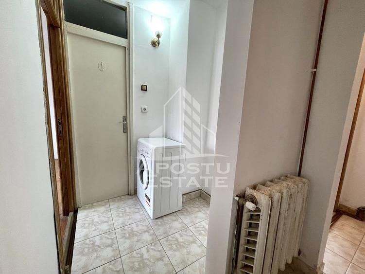 Apartament cu 3 camere decomandat în Buziașului