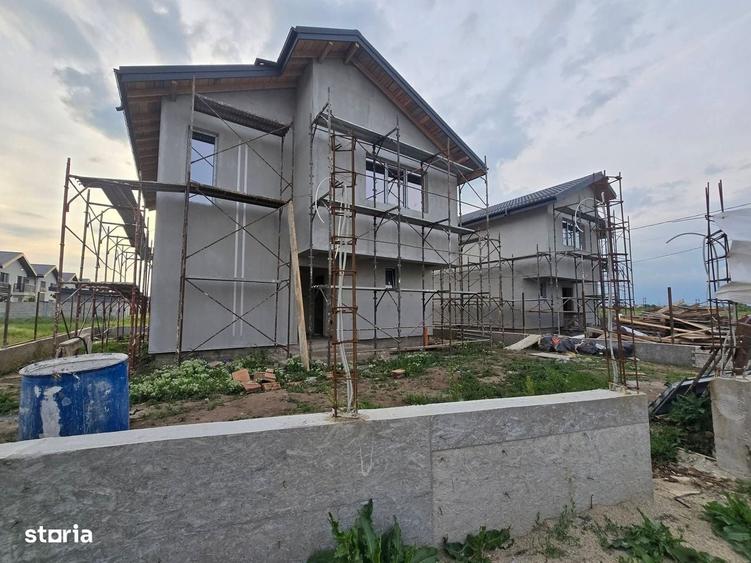 Casă cu 4 camere cu Teren 350 Mp în Central