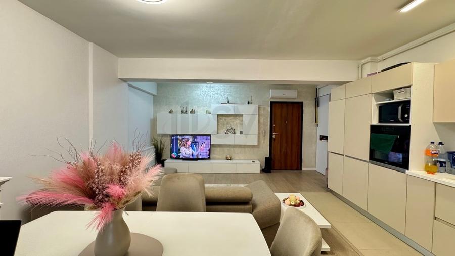 Apartament cu 3 camere semidecomandat în Sisești