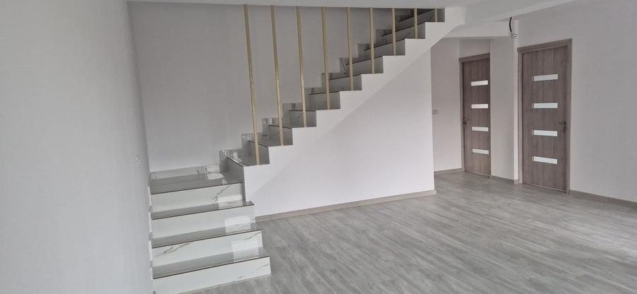 Casă cu 3 camere în Ciurbești