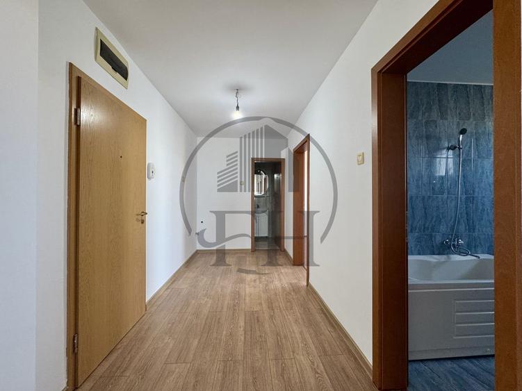 Apartament cu 3 camere decomandat în Sud
