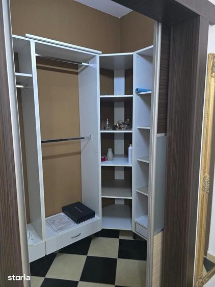 Apartament cu 4 camere în Micro 17