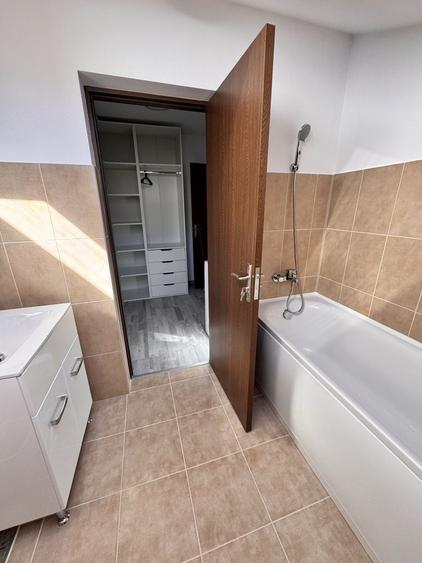 Apartament cu 3 camere decomandat în Zamora