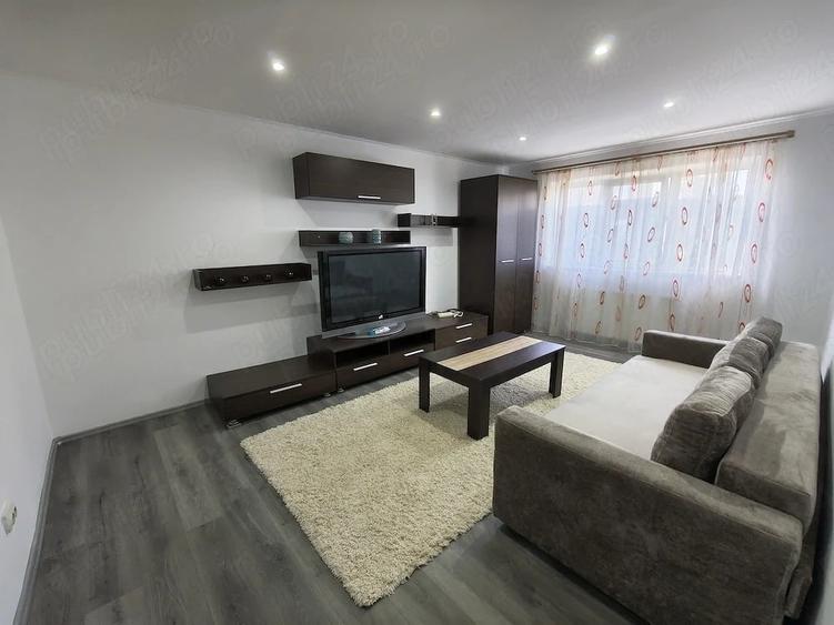 Apartament cu 2 camere semidecomandat în Girocului