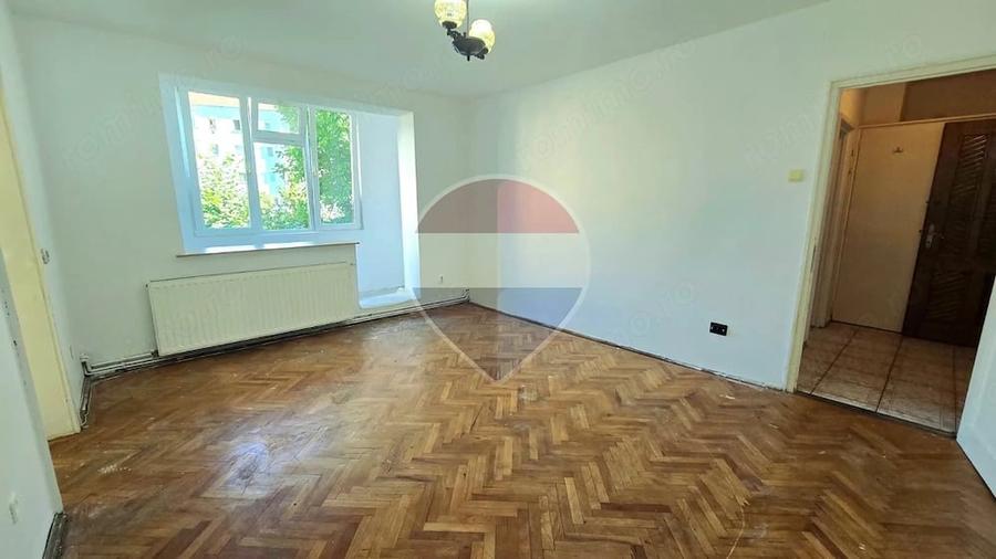 Apartament cu 3 camere semidecomandat în Nord