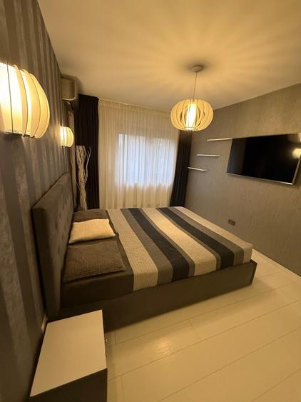Apartament cu 5 camere decomandat în Drumul Taberei