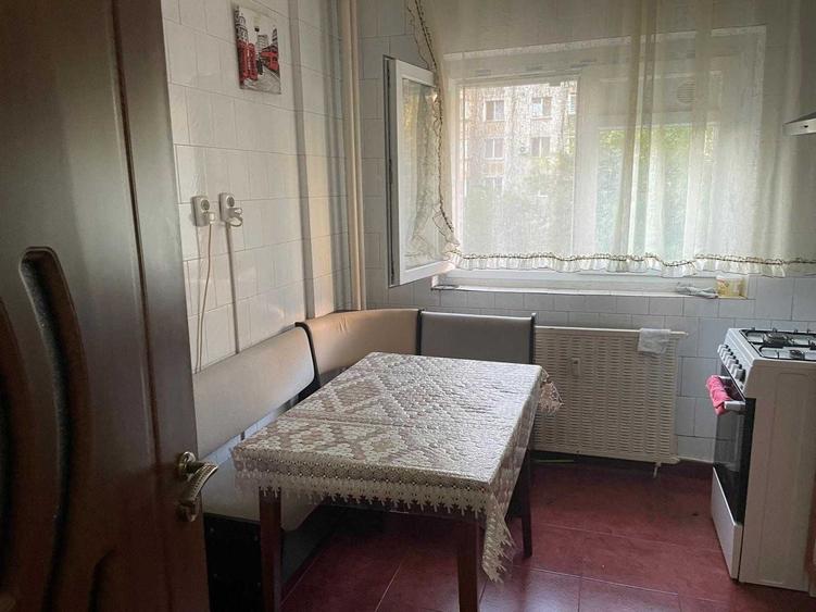 Apartament cu 2 camere semidecomandat în Berceni