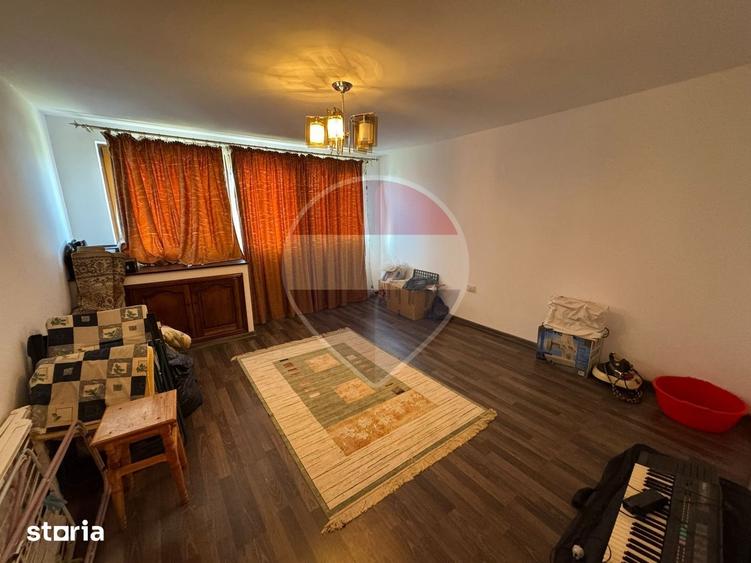Casă cu 6 camere cu Teren 1526 Mp în Bolotești