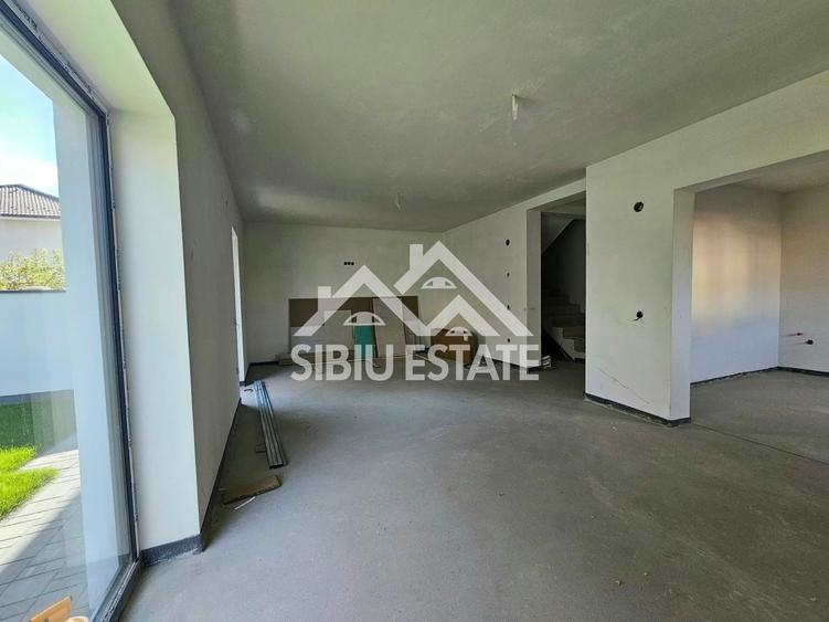 Duplex cu 4 camere cu Canalizare în Șelimbăr