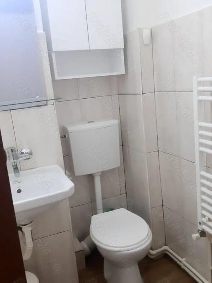 Garsonieră decomandată în Central