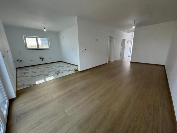 Casă cu 3 camere cu Teren 300 Mp în Moșnița Nouă