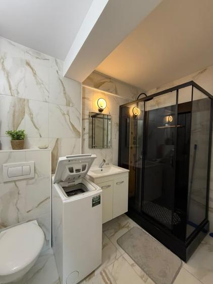 Apartament cu 3 camere semidecomandat, mobilat în Est