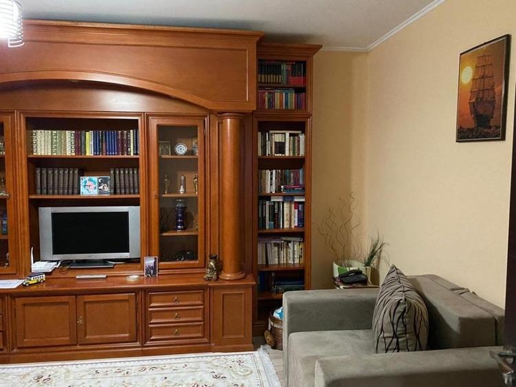 Apartament cu 2 camere decomandat în Casa de Cultură
